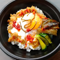玄米肉味噌丼、米粉鯛焼き[をこめ屋]